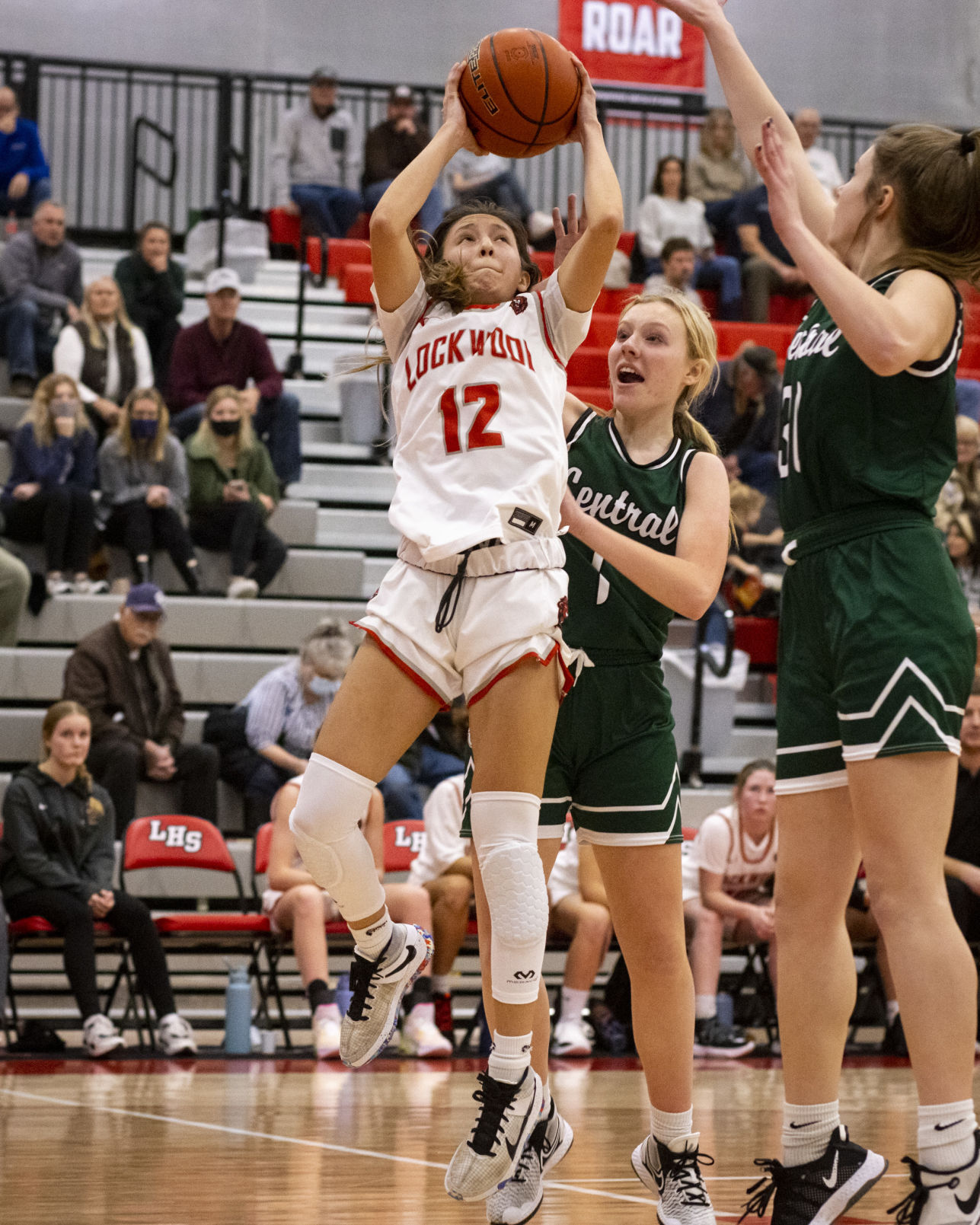 010422-spt-CentralVsLockwoodGirls02msc.jpg